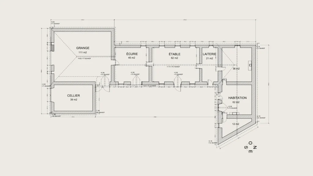 Plan d'aménagement de la longère réhabilitée de Bourg-des-Comptes – habitation familiale, logement touristique et espace professionnel sur 495 m² – Manon le Tannou Architecte d'Intérieur