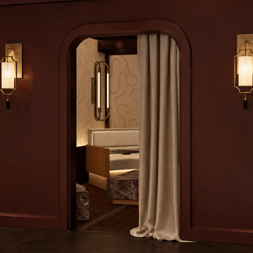 Entrée stand arche bordeaux rideau beige, scénographie Kelly Wearstler x Misia – Manon Le Tannou architecte